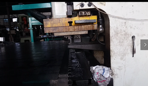 鋼背(bei)沖壓送料(liao)機的性能(neng)介紹