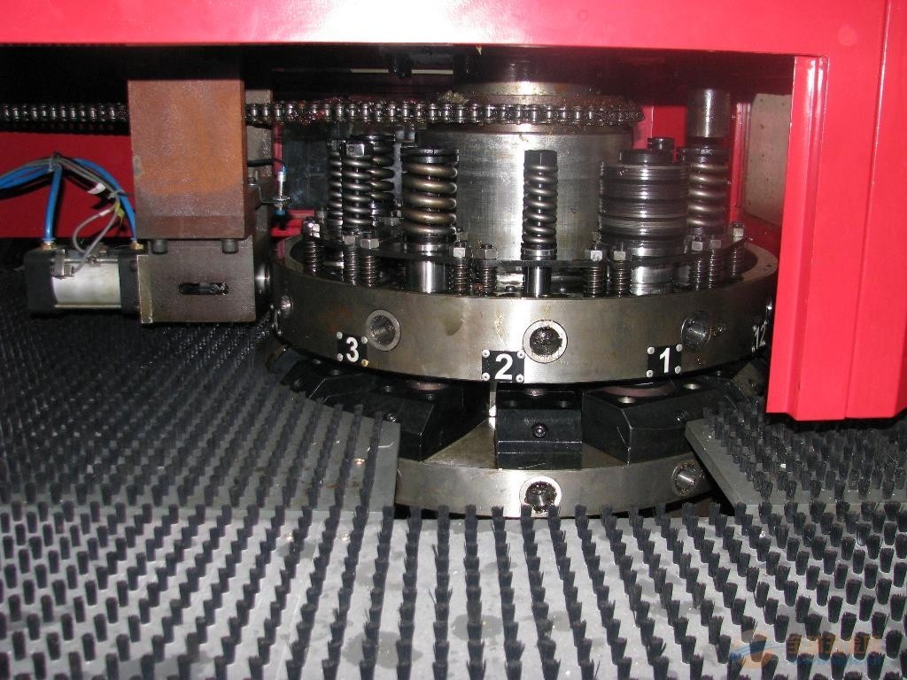 數控(kong)沖床模(mo)具