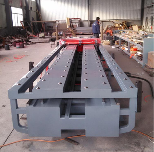 剪闆(pan)機送料推(tui)台，代替人(ren)工與剪闆(pan)機搭配使(shi)用，提高生(sheng)産效率的(de)同時更能(neng)改善勞動(dong)條件，爲工(gong)廠解決安(an)全生産的(de)大問題，加(jia)上品質紮(zha)實耐用，價(jia)格相對低(di)廉，越來越(yue)多的钣金(jin)加工企業(ye)有意向購(gou)買，下面咱(zan)們一起來(lai)看看剪闆(pan)機送料推(tui)台的功能(neng)及價格。