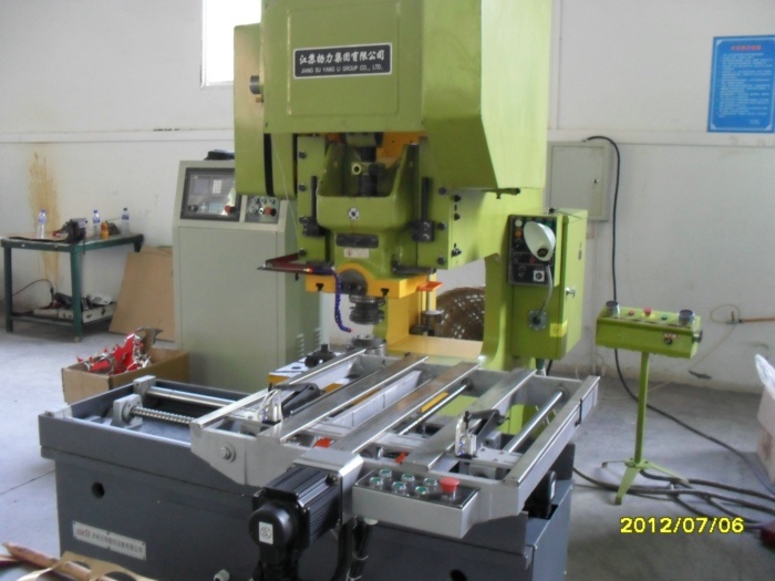 數(shu)控送(song)料機(ji)如何(he)提高(gao)企業(ye)的生(sheng)産效(xiao)率呢(ne)？