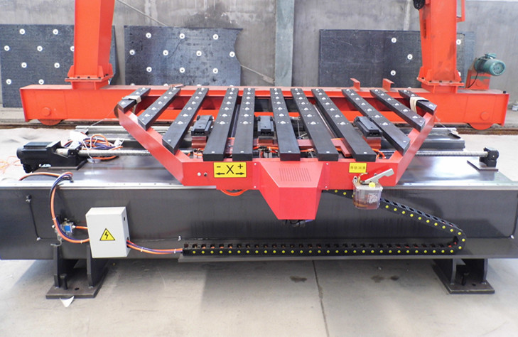 教(jiao)廠家如何(he)選購數控(kong)送料機的(de)竅門