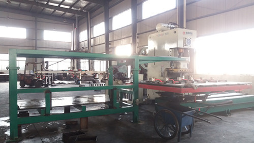 山東鋼(gang)背數控(kong)送料機(ji)